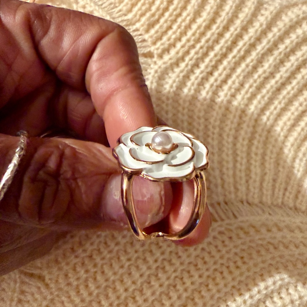 4 Gold-tone and Black Women's Scarf Rings - Picture 7 of 9